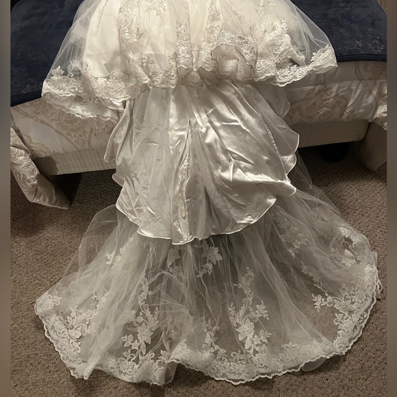 Used Wedding dress. Size 16
Ivoire by Kitty Chen - Picture 5 of 5